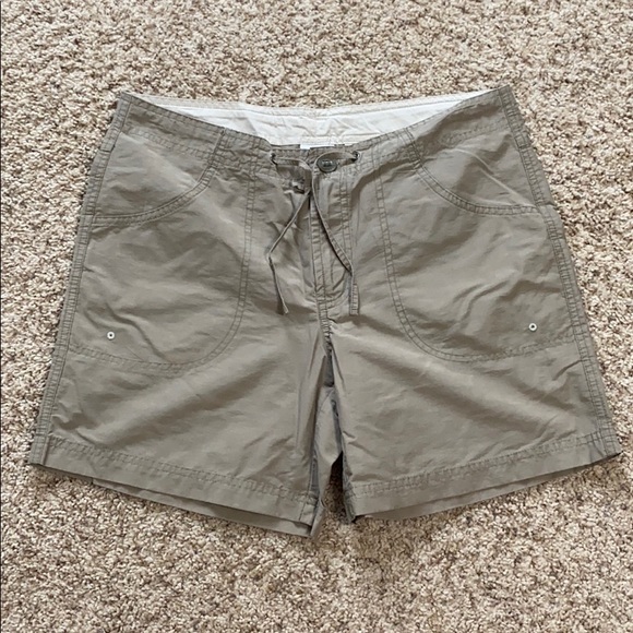 Columbia Khaki Shorts - Picture 1 of 5